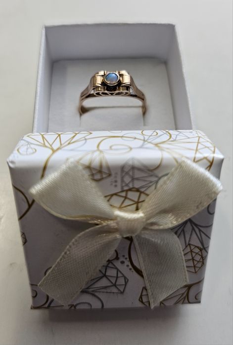 Pierścionek złoty próba 585 z opalem naturalnym