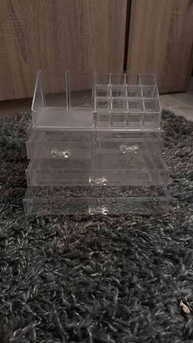 Przeźroczysta toaletka