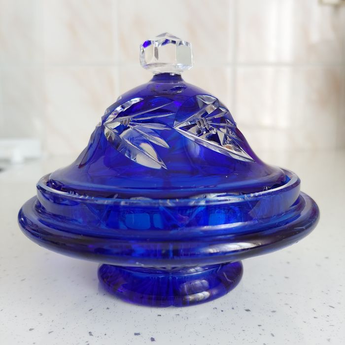 Cukiernica, niebieski kryształ.