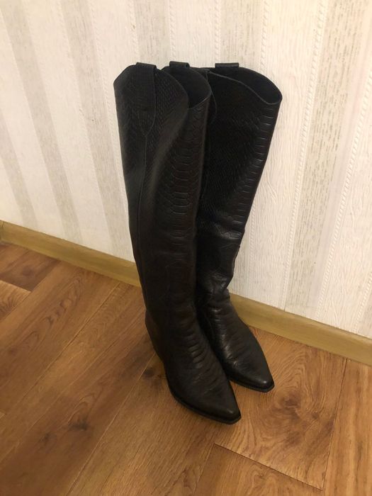 Жіночі  чорні високі чоботи з натуральної шкіри , 37 розмір.