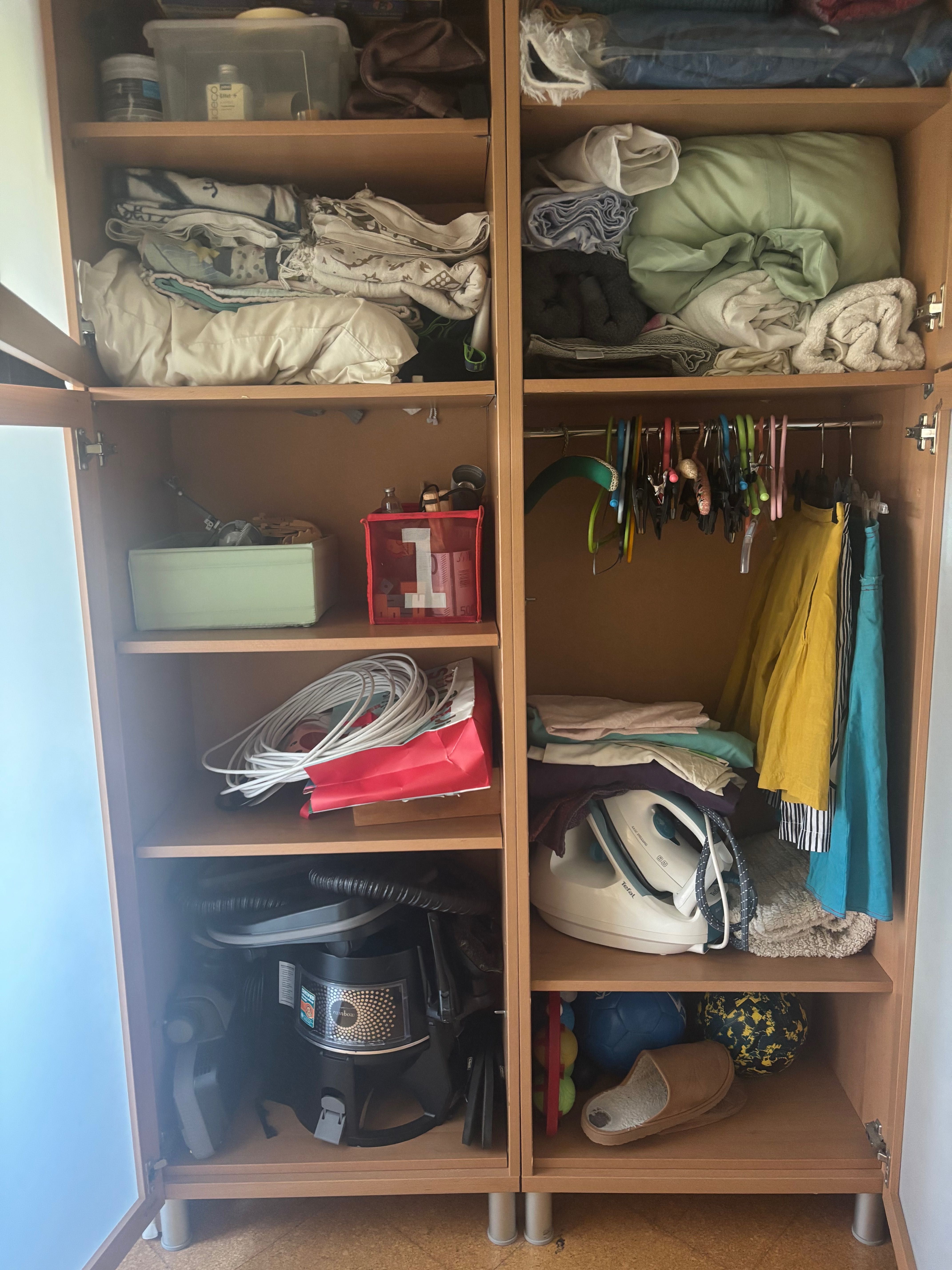 2 Estantes IKEA 60x190 com várias prateleiras – 220€