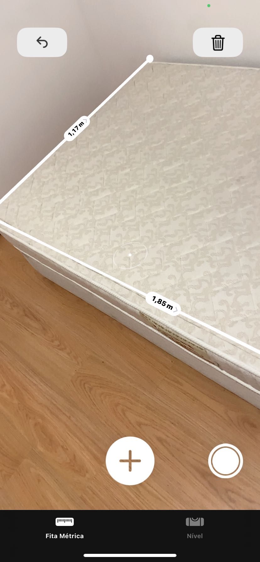 Cama segunda mão disponível para venda