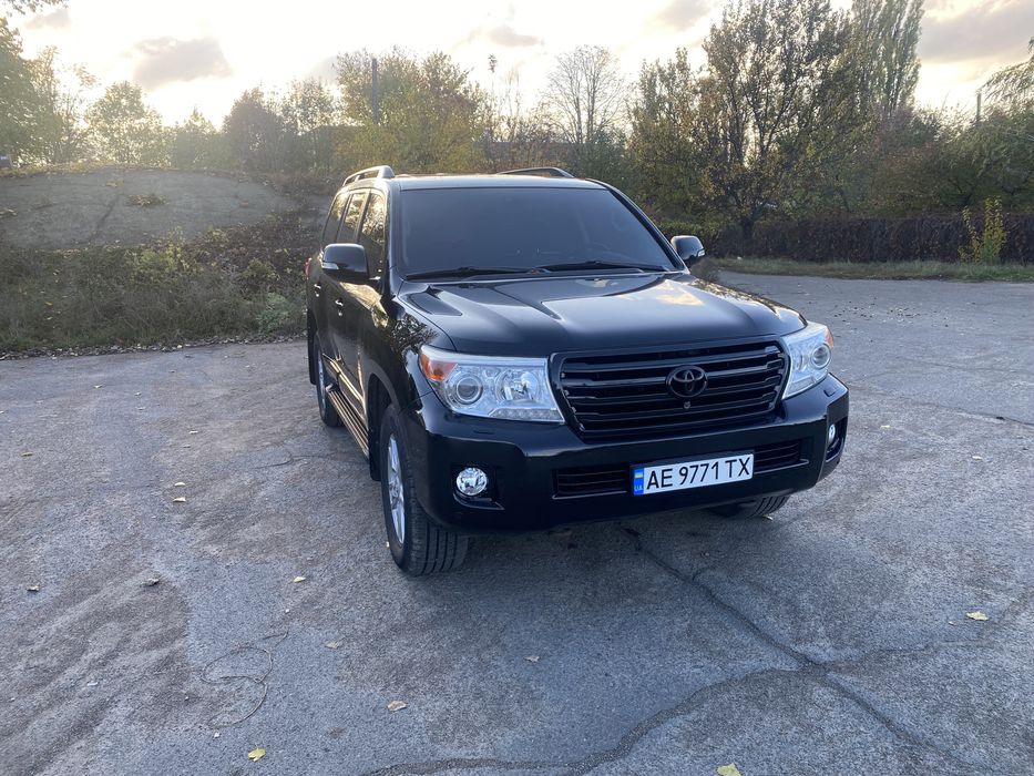 Tayota Land Cruiser 200