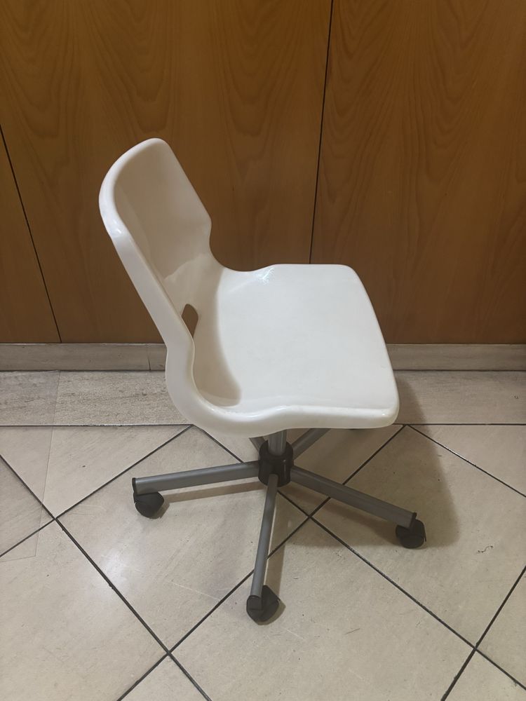 Cadeira de secretária branca, com rodas do Ikea