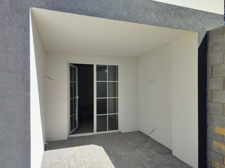 = Продам квартиру з власною ділянкою в центрі