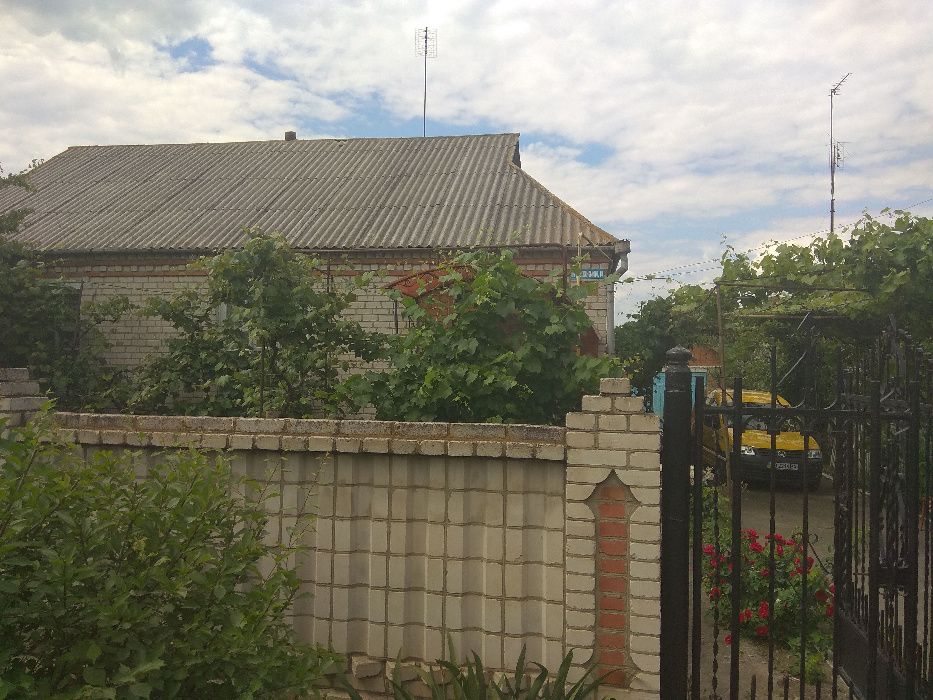 Продам будинок в Вінницькій області, смт Тростянець  вул Довженка торг