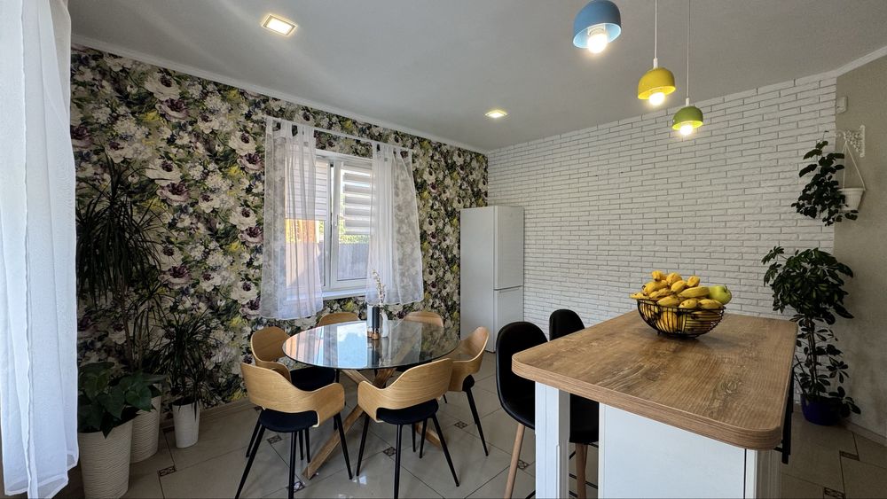 Будинок з якісним ремонтом у Дмитрівці, ділянка 12 соток!