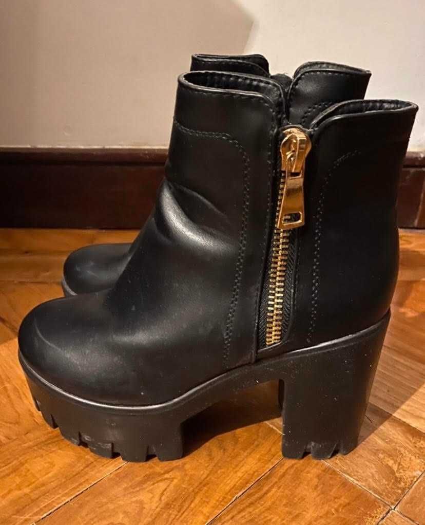 Botas de tornozelo com tacão Pretas