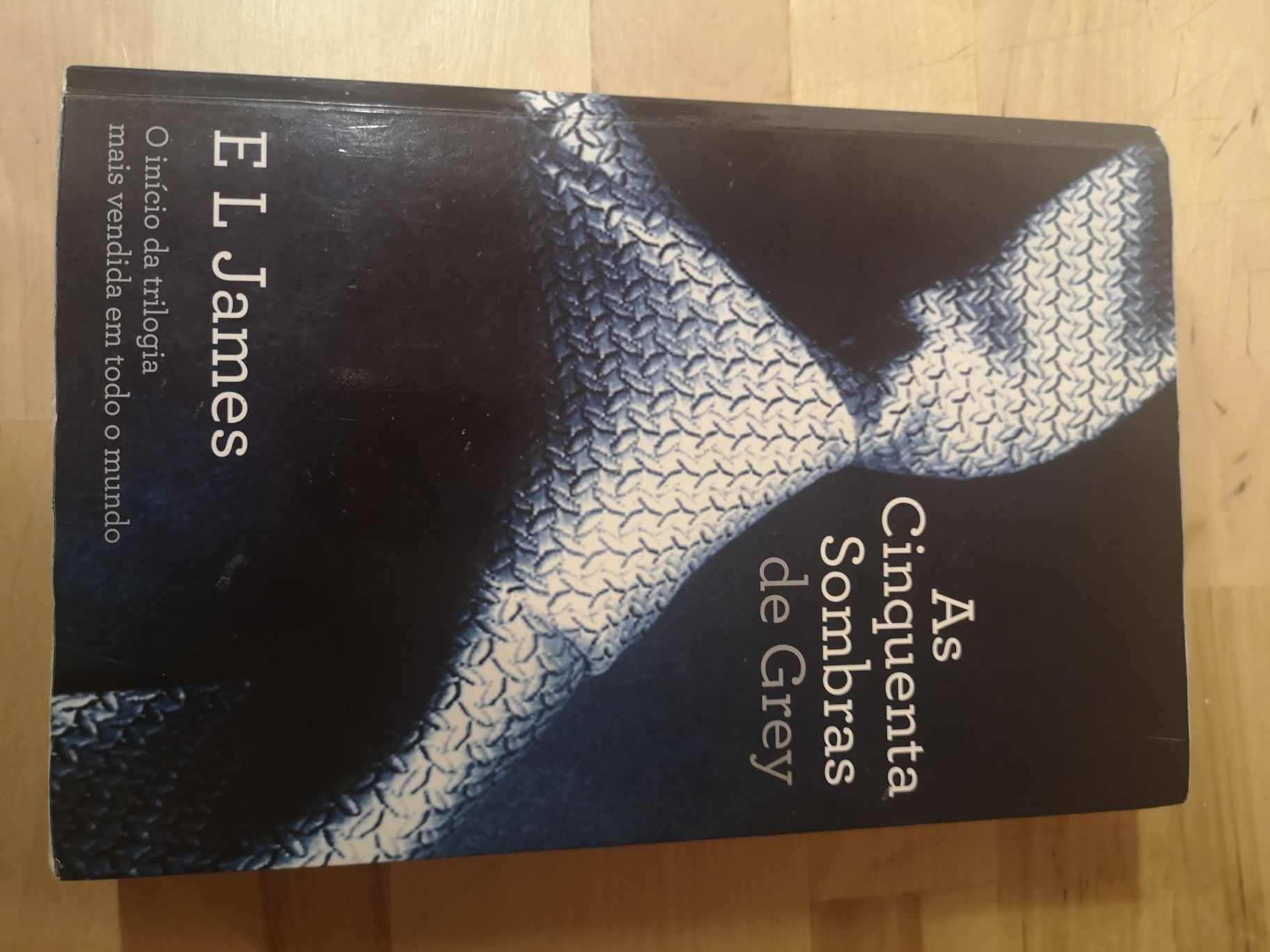 Livro As cinquenta sombras de Grey semi novo óptimo estado E L James