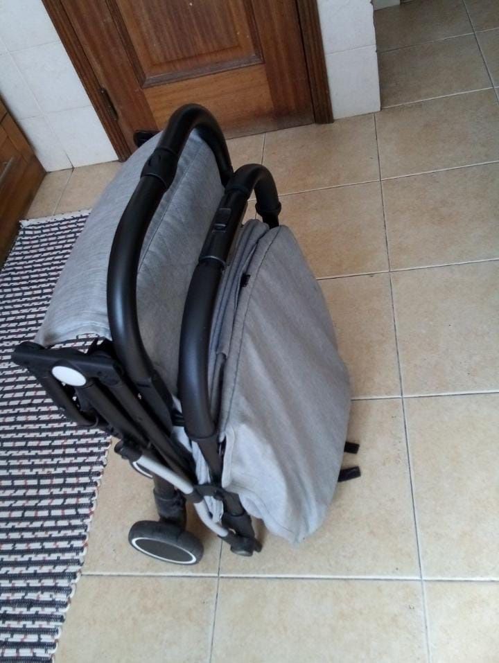 Vende-se carrinho de bebê