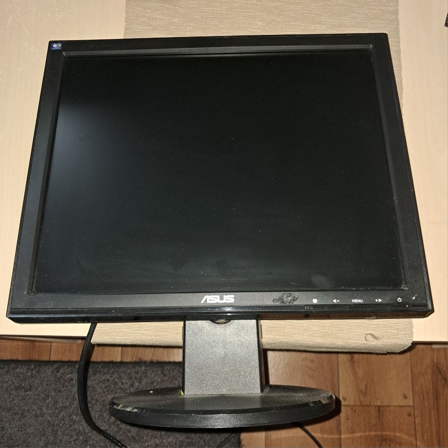 Monitor ASUS komp
