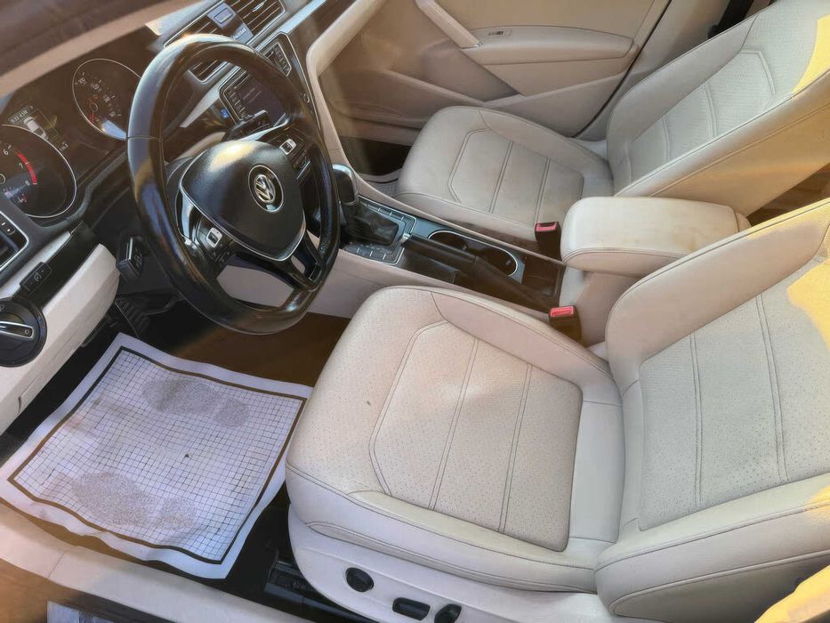 Volkswagen Passat SE R-Line      2019