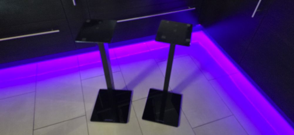 Standy podstawy stojaki podstawy kolumny