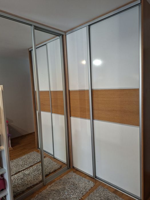 Drzwi przesuwne szafy do szafy w zabudowie  lustra