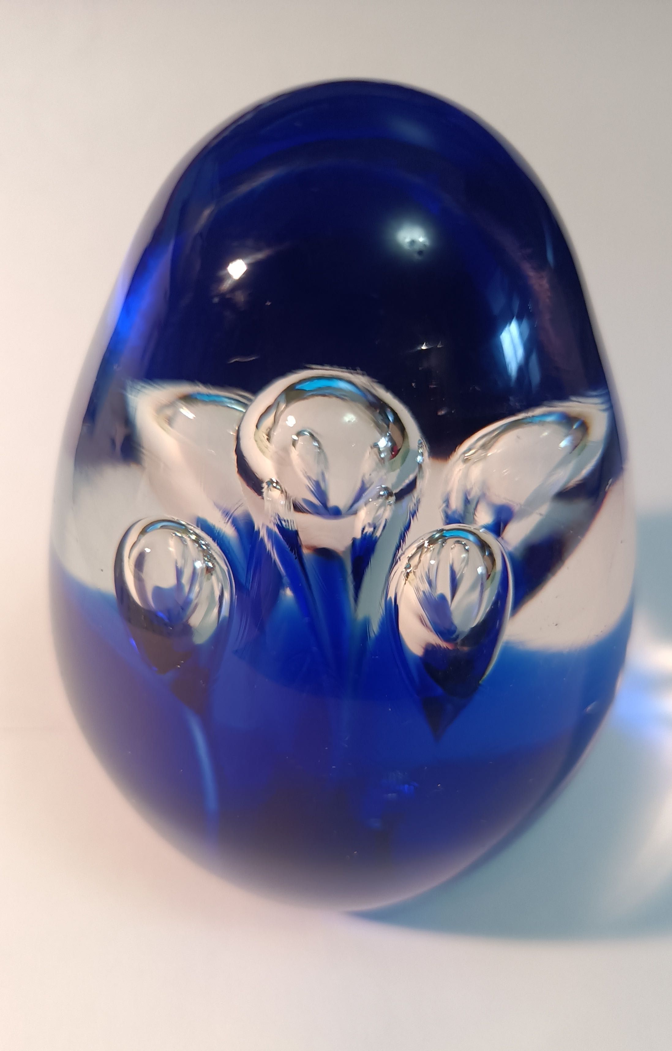 Figura dekoracyjna szklana jajko ,niebieskie a,la Murano.