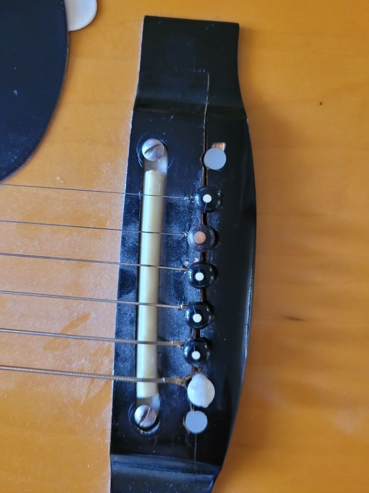 Gitara akustyczna Universal