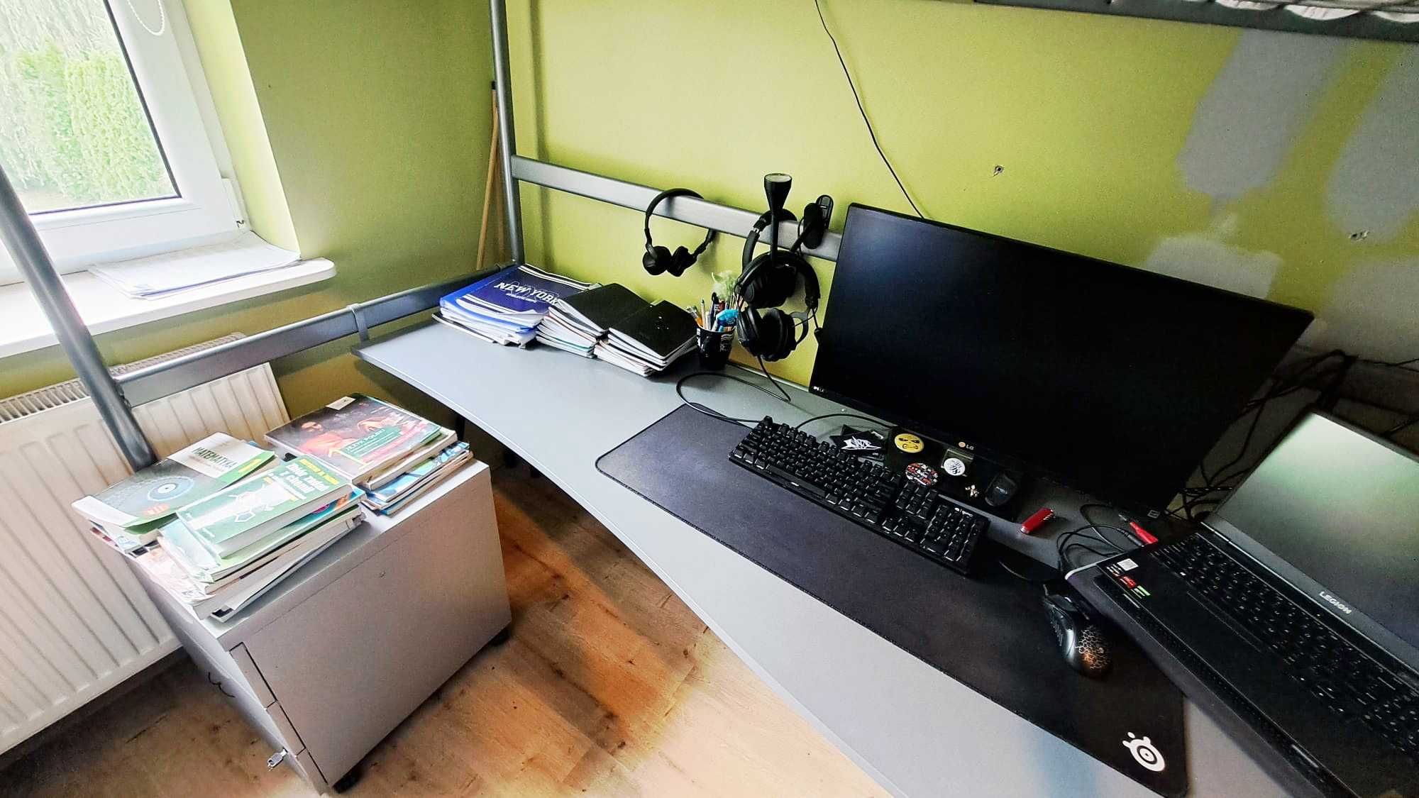 Łóżko dla nastolatka IKEA na antresoli z biurkiem i szafką