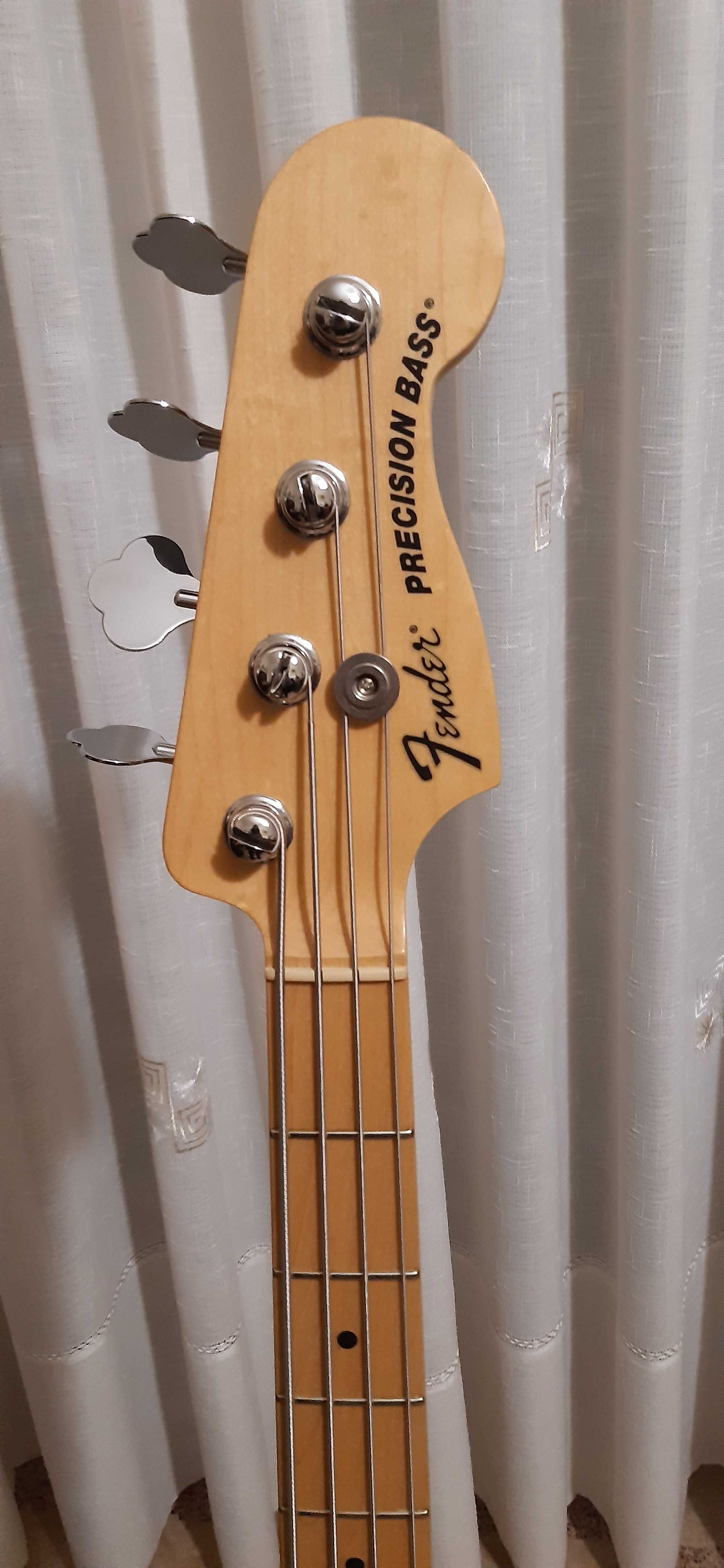 Baixo Fender American Special Precision Bass