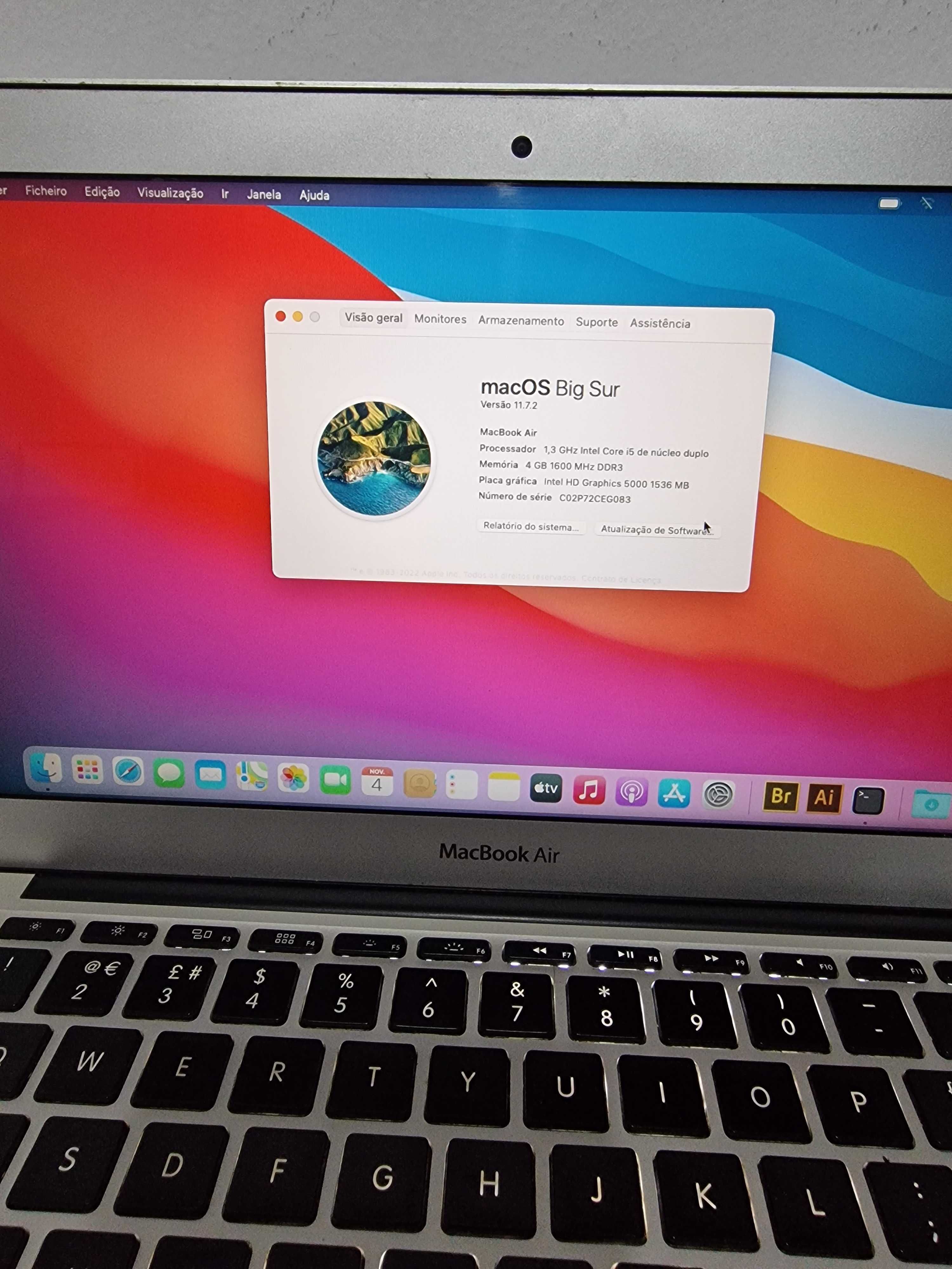 Apple MacBook Air 11 polegadas (2014 com vários programas)