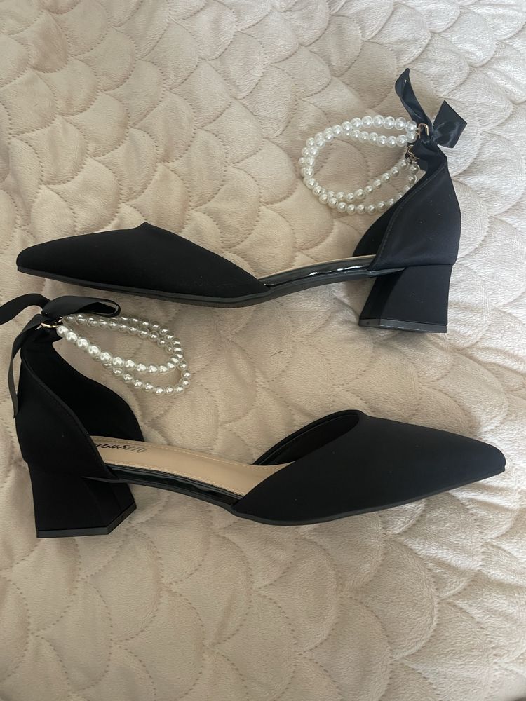 nowe buty na niskim obcasie