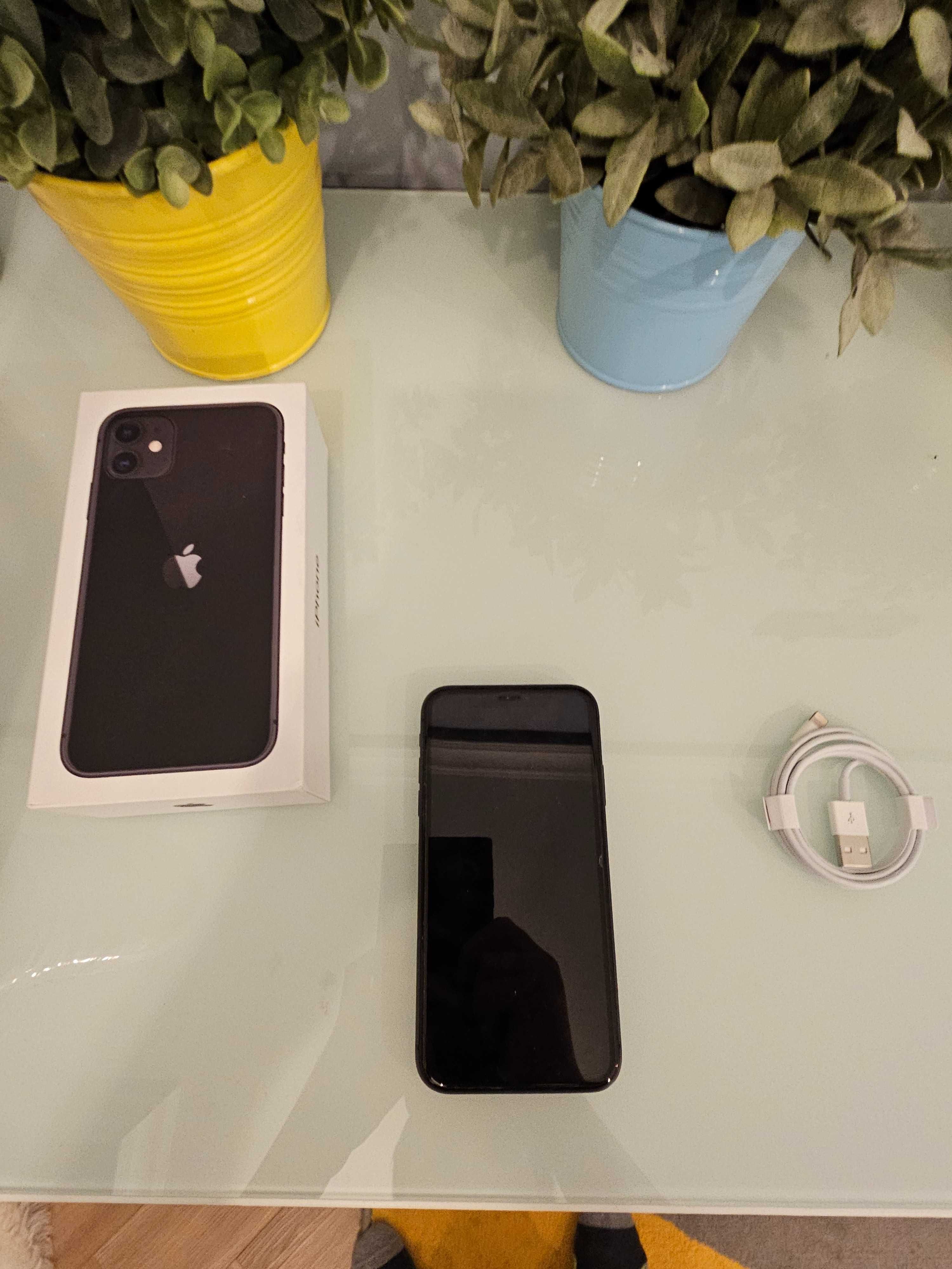 Iphone 11 (Czarny, 128GB) w zestawie z obudowami (szt: 6) - używany