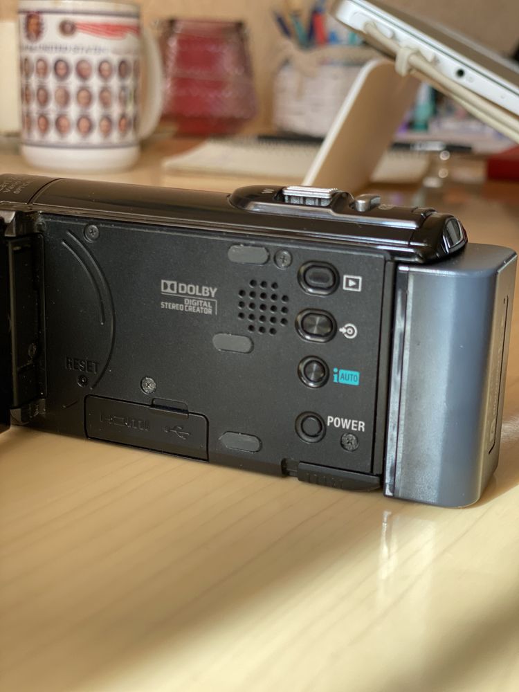 Відеокамера Sony HDR-CX110