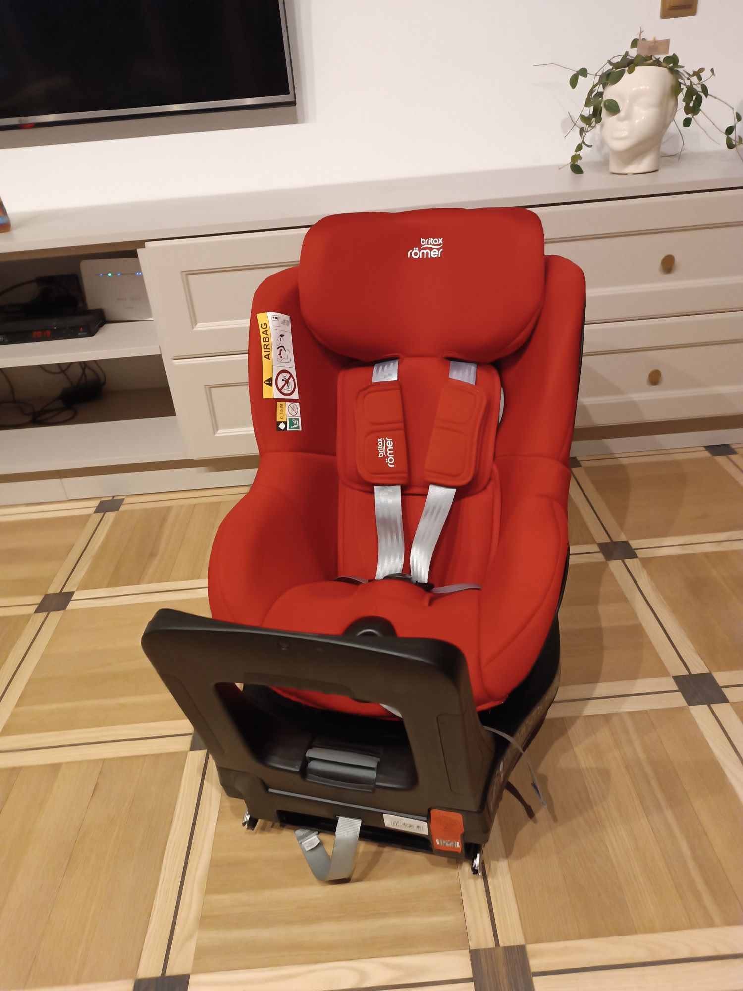 Britax Romet Dualfix M-i size Fire Red czerwony fotelik obrotowy 360