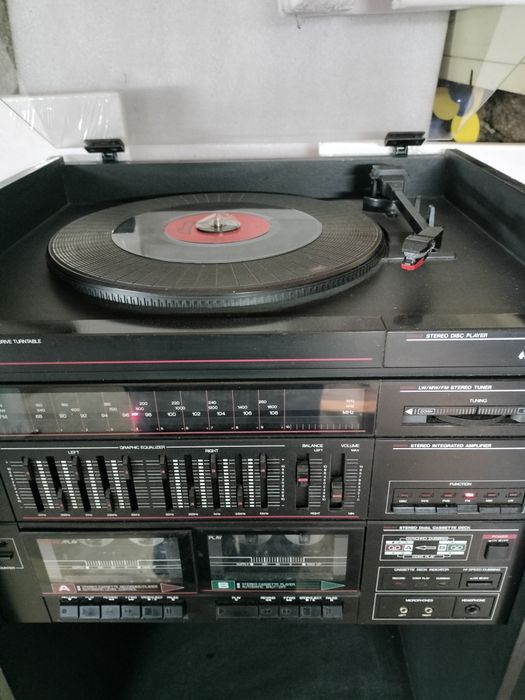 Móvel,Radio, gira discos, gravador/reprodutor de cassetesetes. Vintag