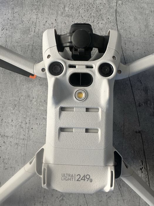 Dron Dji Mini 4 Pro + dwa oryginalne akumulatory z hubem , futerał