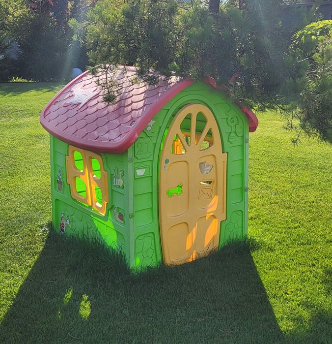 Domek plastikowy do ogrodu dla dzieci
