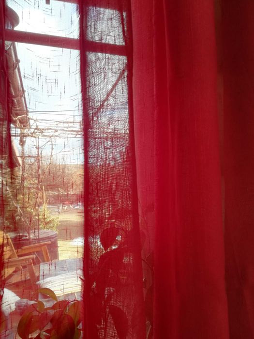 Czerwone firanki, zasłonki, gładkie, prześwitujące 2 szt