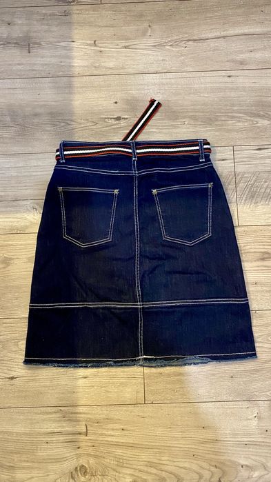 Ciemna spódnica jeansowa z paskiem Top Secret