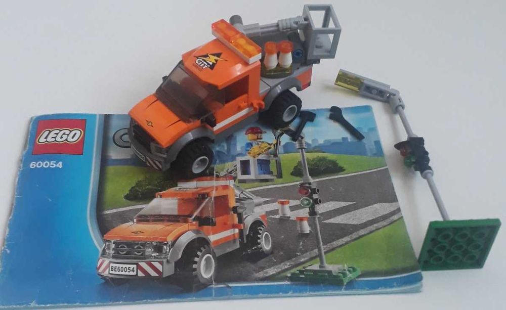 Klocki LEGO auto elektryka 60054 Samochód naprawczy lamp + instrukcja