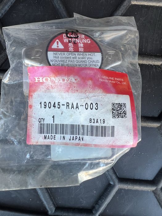 Продам кришку радіатора для автомобіля HONDA
