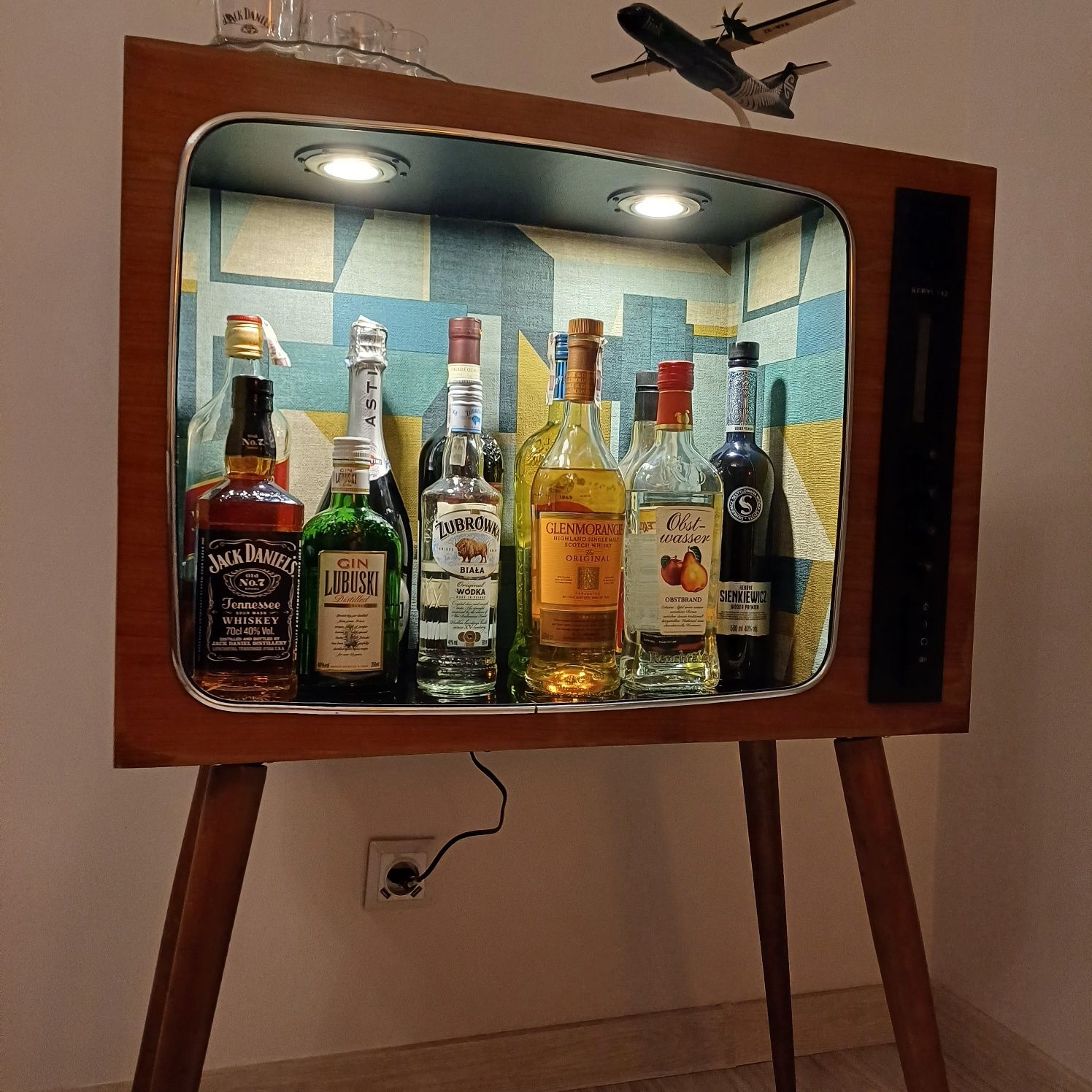 Telewizor Beryl z czasów PRL-Barek