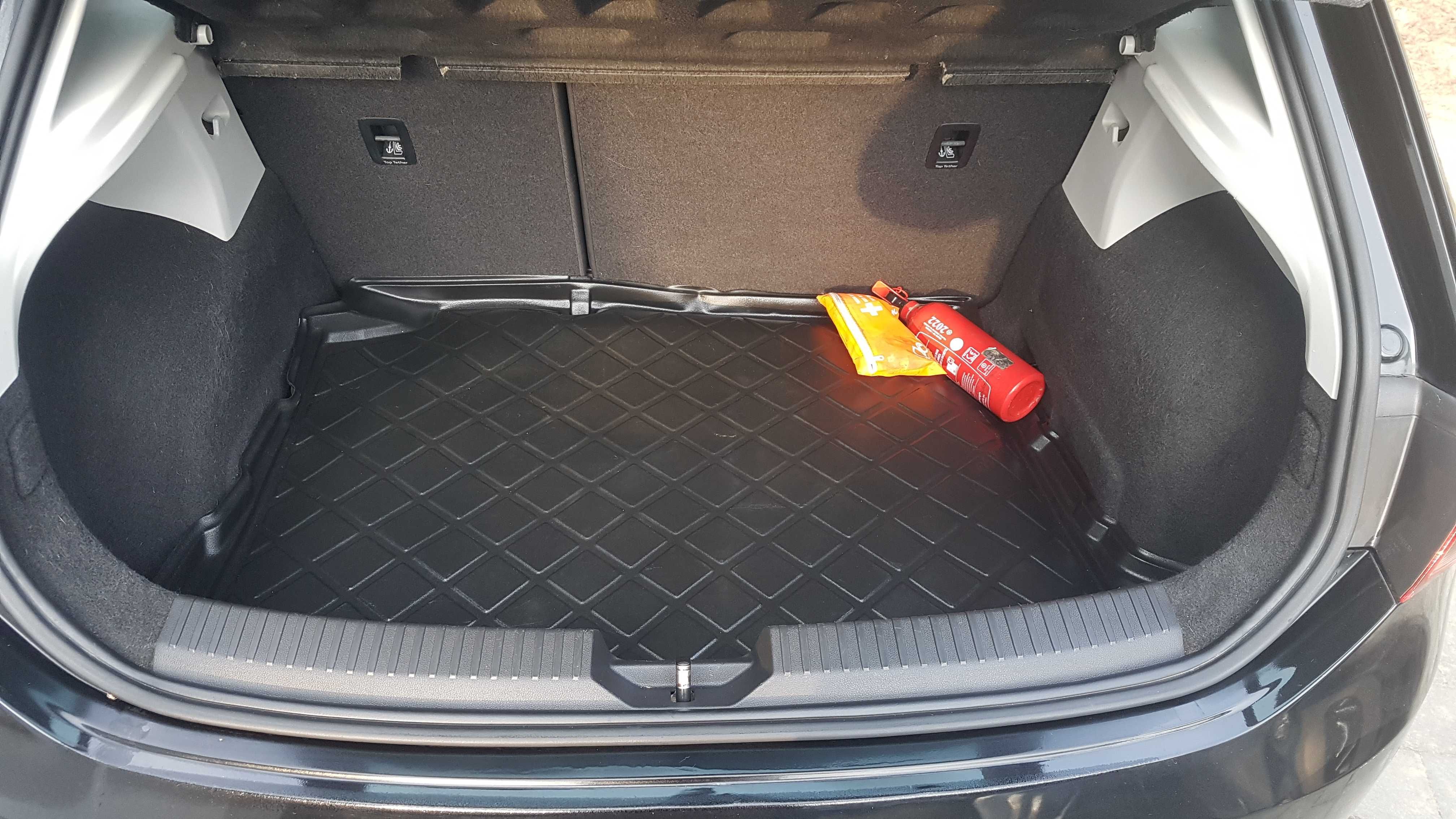 Seat Leon 1.6 TDI 2016 rok Hatchback
