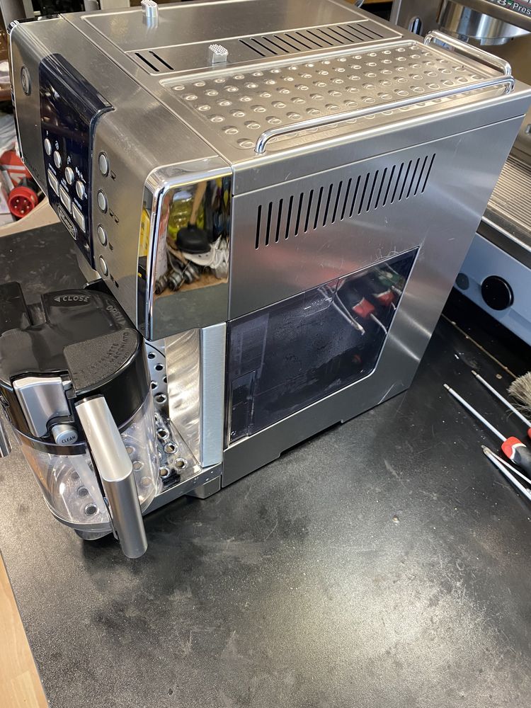 Кофемашина DeLonghi PrimaDonna