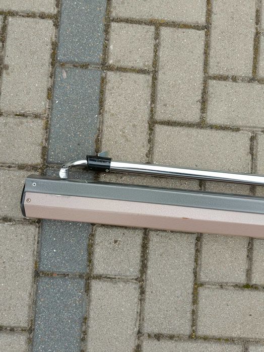 Ekran projekcyjny Projecta pull-up przenośny