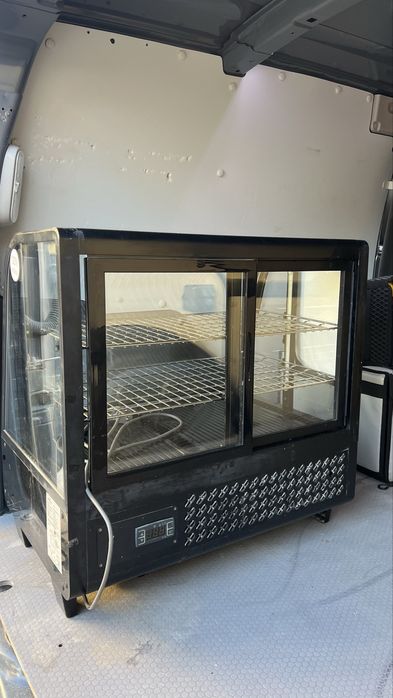 Кондитерська вітрина FROSTY