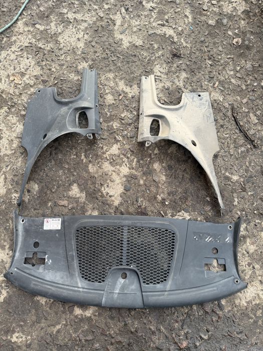 Підкапотний пластик macan