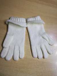 Rękawiczki w kolorze Ekri.