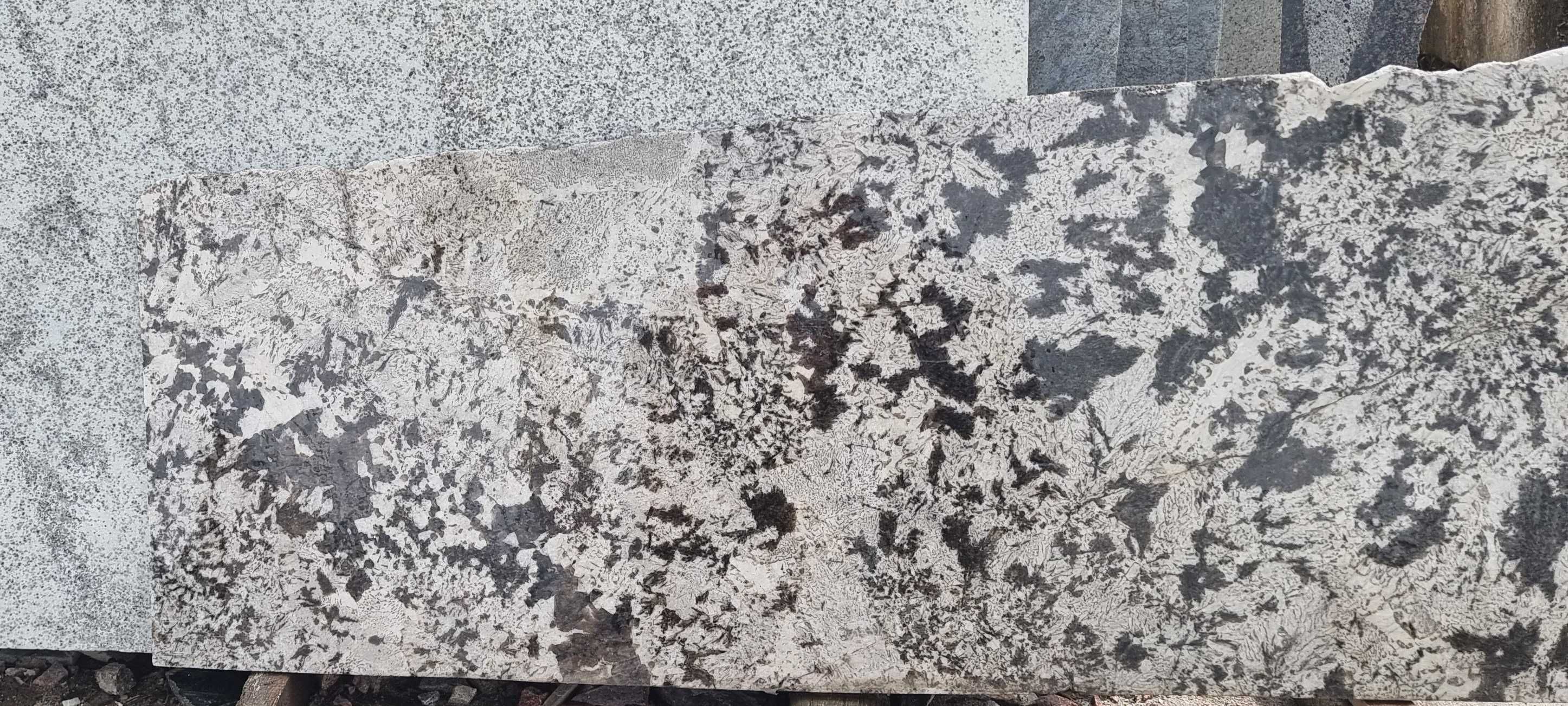 Граніт Aspen White в блоках.
