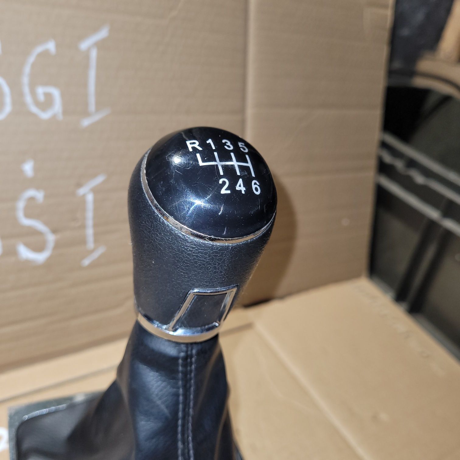 Gałka mieszek zmiany biegów vw passat b6 2006r 6 biegów