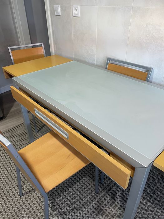 Mesa de cozinha extensível + cadeiras