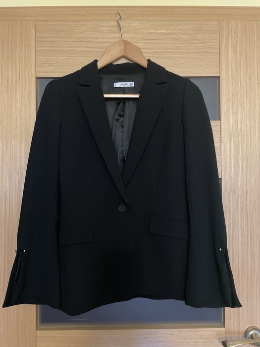 Elegancka czarna marynarka Mango