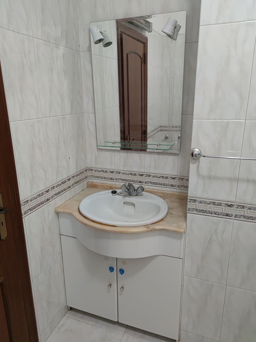 Lavatório + espelho WC 80 cm ( sem móvel )