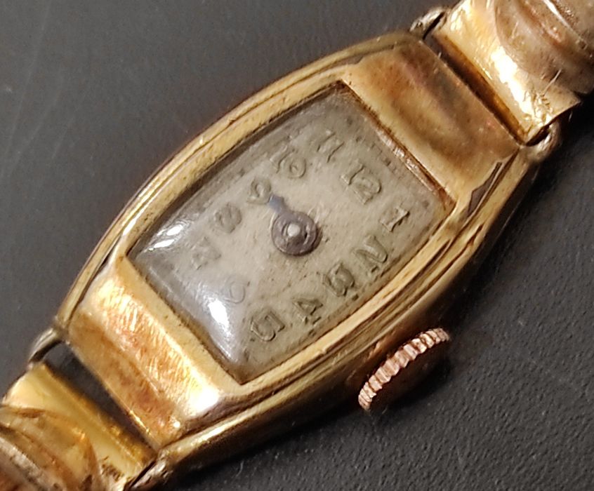 6 Relógios mecânicos e 1 de quartzo.
6 Relógios 
6 Relógios mecânicos