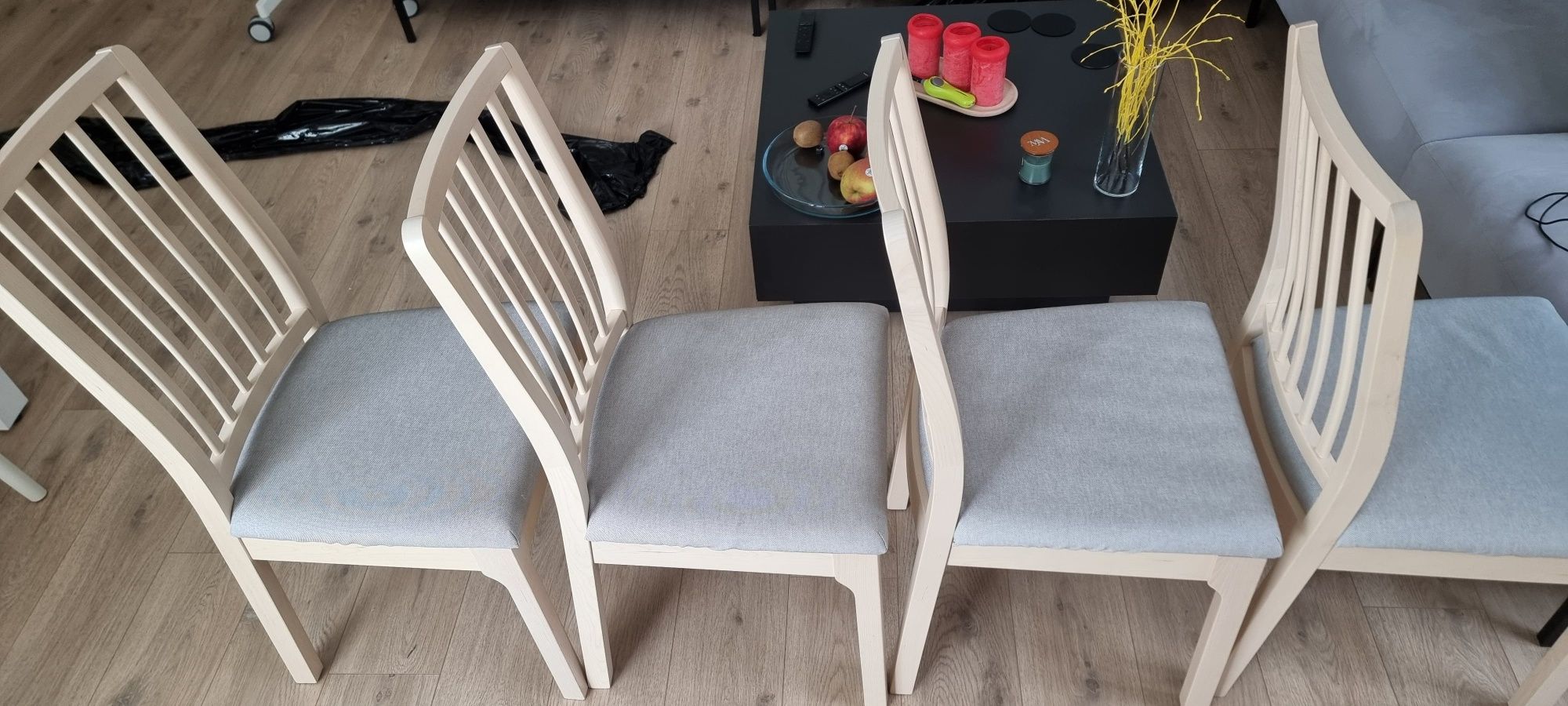 Sprzedam 4 krzesła Ikea.