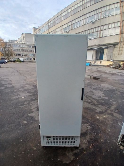 Холодильник промисловий 2 м.