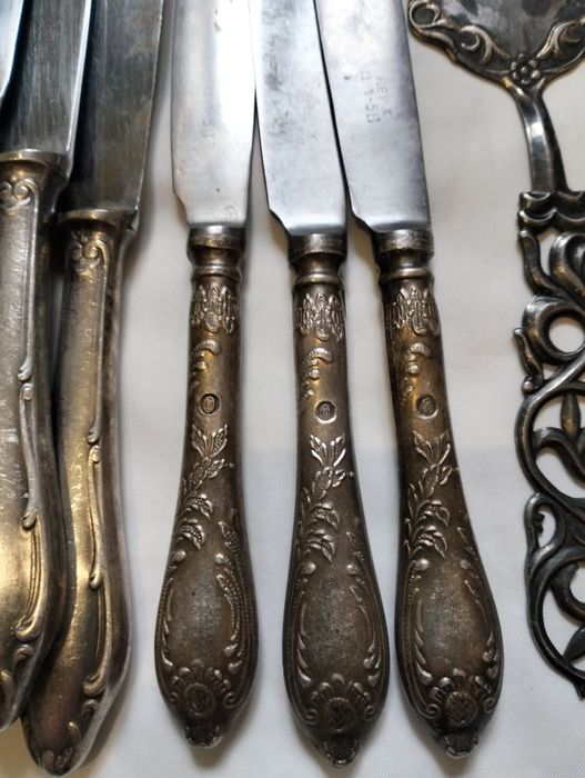 Столові прибори мельхіор.